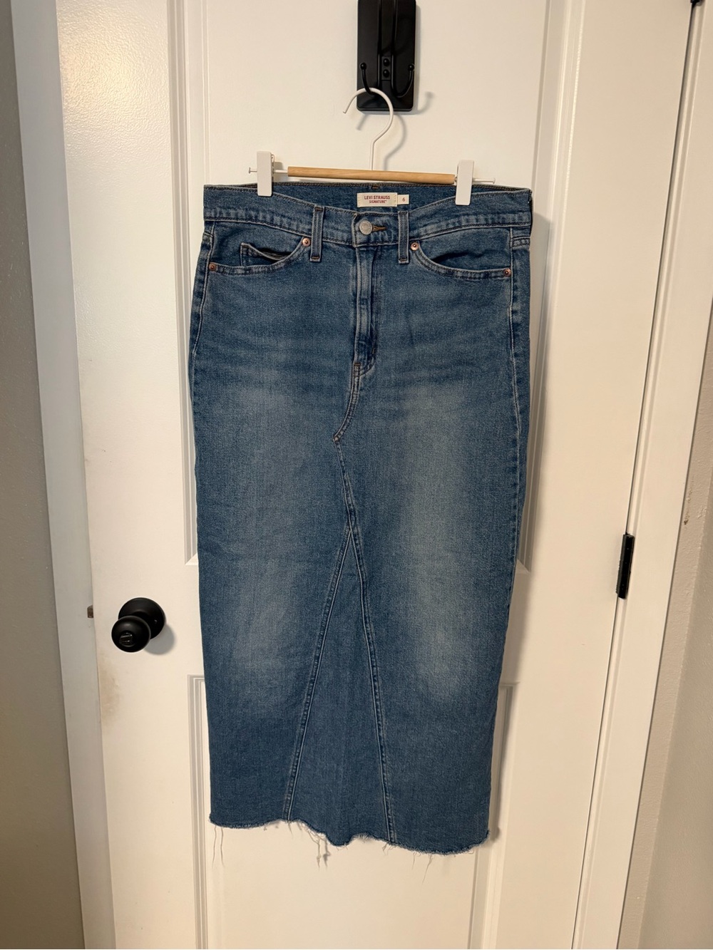 Levi's Strauss signature denim skirt  Jean Skirt - woman’s Blue Denim size 6